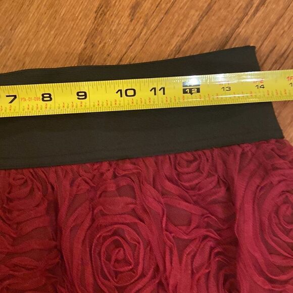 Stooshy mini skirt  - so cute - burgundy and black size M - Picture 5 of 6